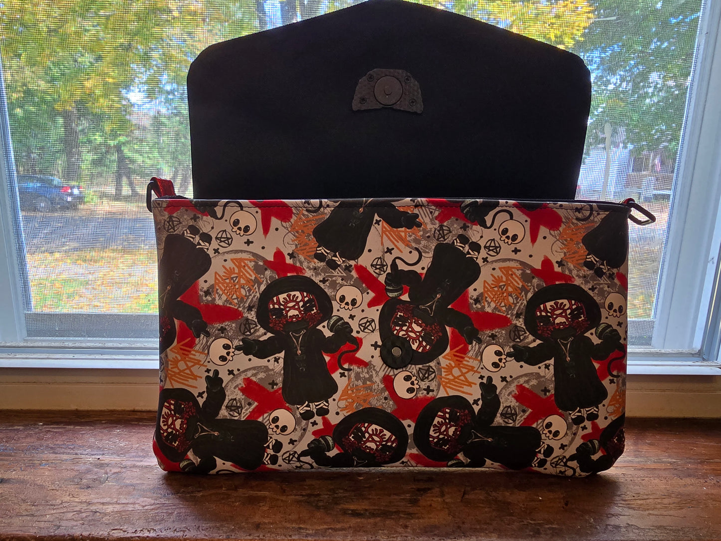 Last Minute Leslie Clutch